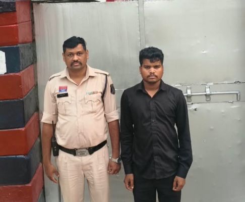 ऑपरेशन क्लीन हंट के तहत रायगढ़ पुलिस की बड़ी कार्रवाई, 40 महिला हितग्राहियों की लोन किस्तों के ₹7.58 लाख गबन का आरोपी हैदराबाद से गिरफ्तार