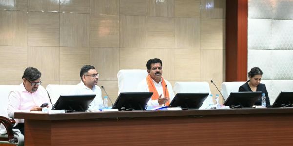 उप मुख्यमंत्री विजय शर्मा का सख्त निर्देश&mdash;नशे के अवैध कारोबार की जड़ तक पहुंचकर पूरे नेटवर्क को करें ध्वस्त, बड़े तस्करों और वित्तीय सहयोगियों पर भी होगी कार्रवाई